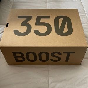Yeezy shoe box size 9.5